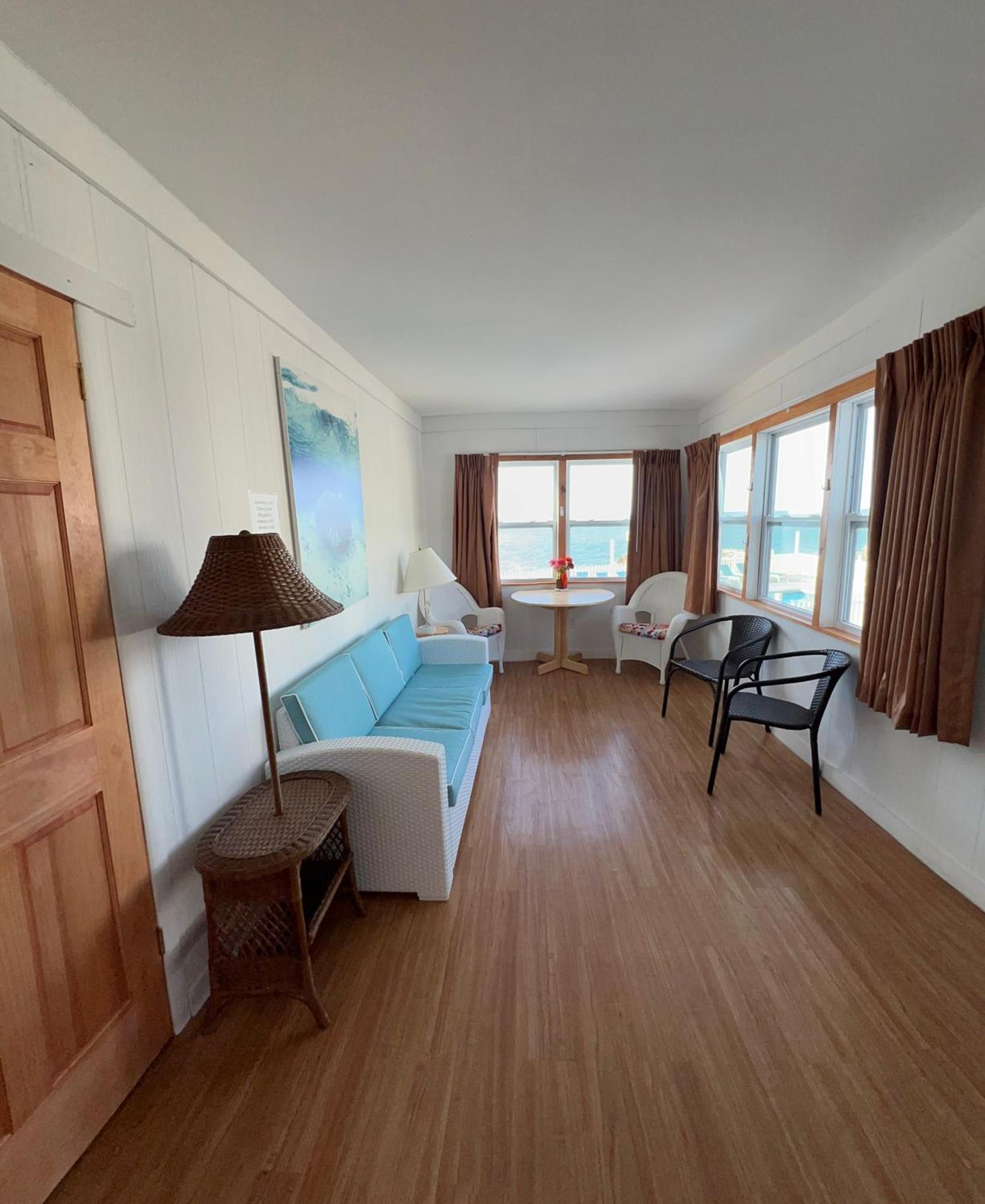 Buccaneer Quarters And Suites Marathon Exterior photo