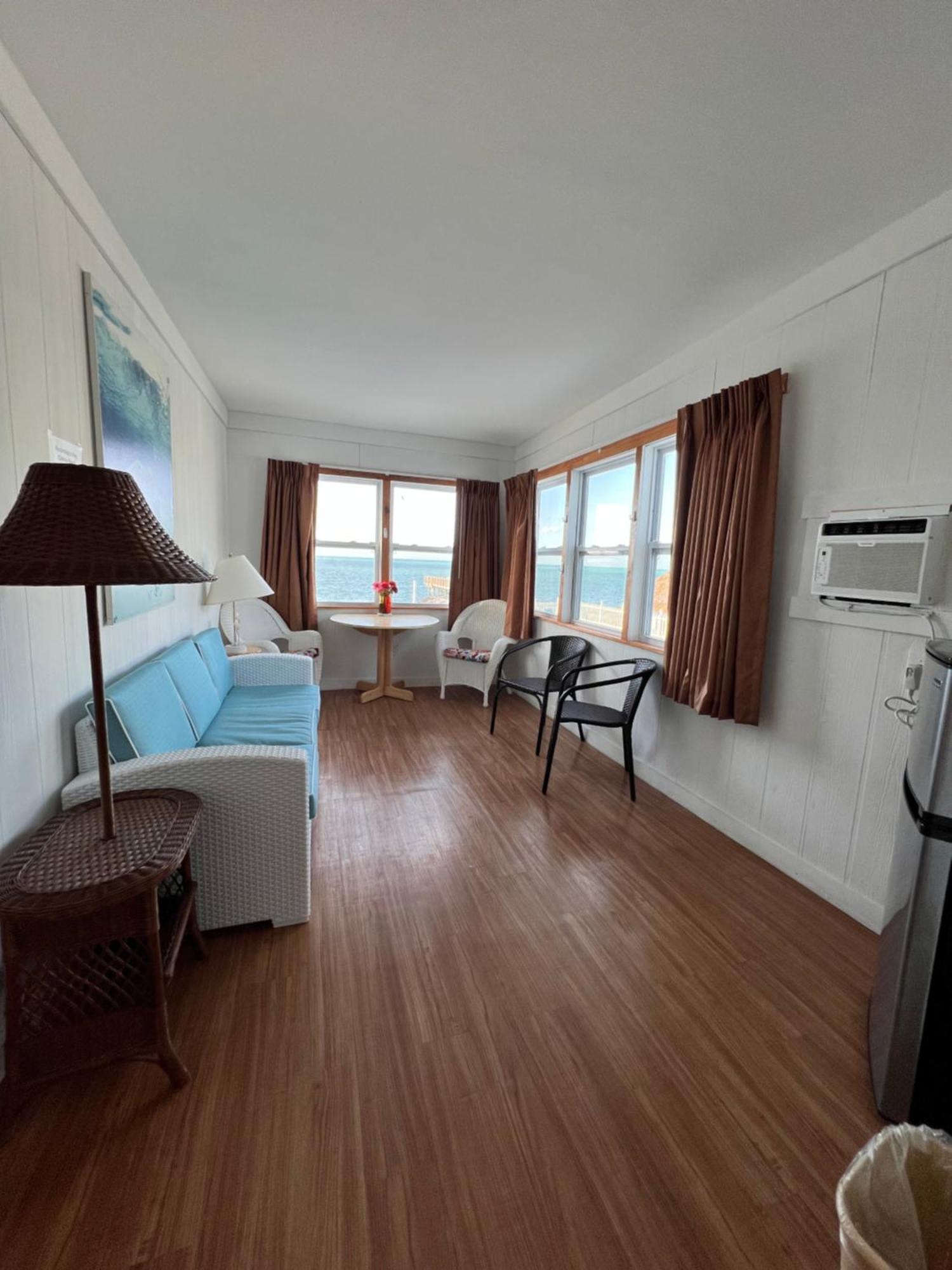 Buccaneer Quarters And Suites Marathon Exterior photo