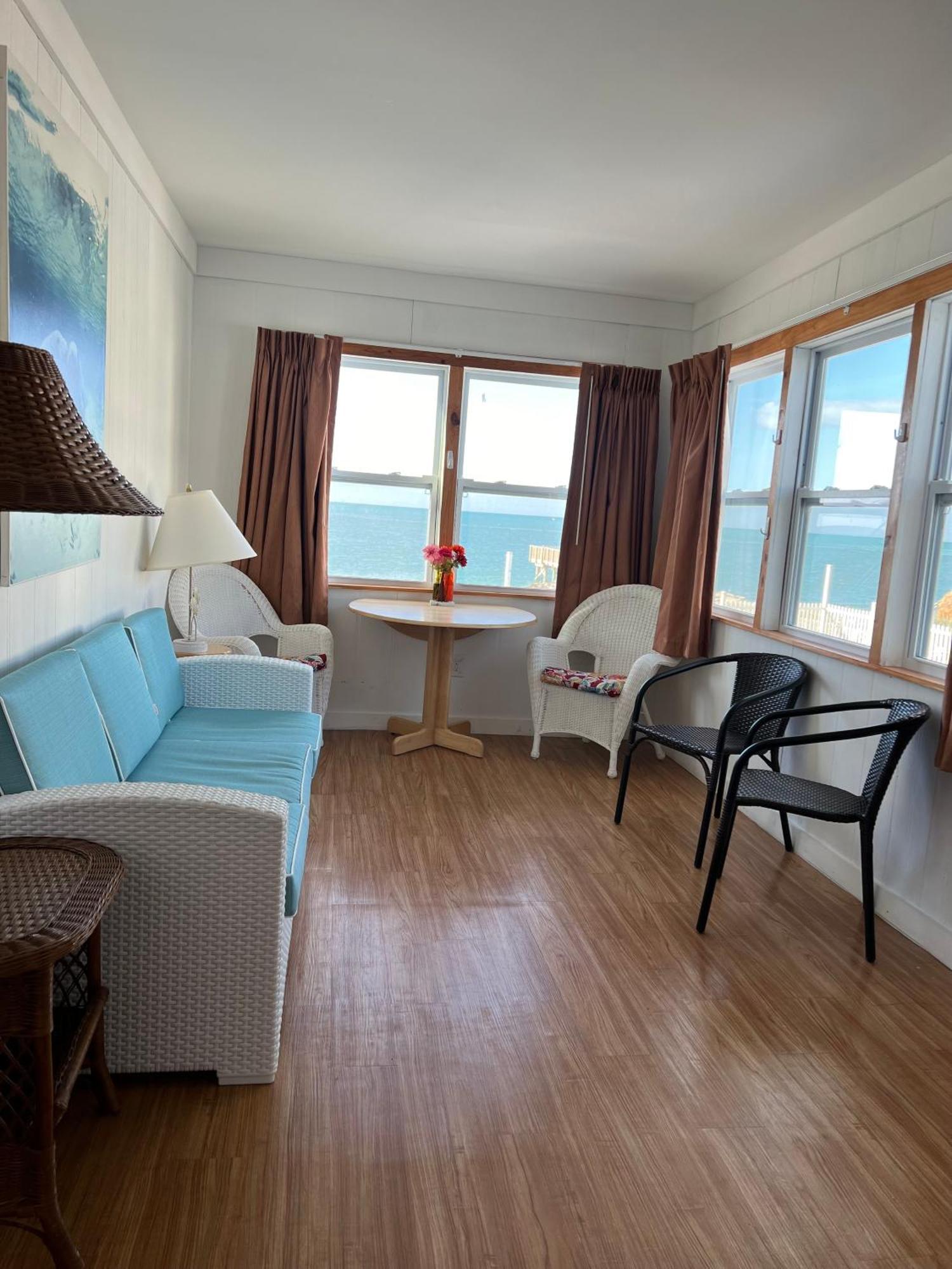 Buccaneer Quarters And Suites Marathon Exterior photo